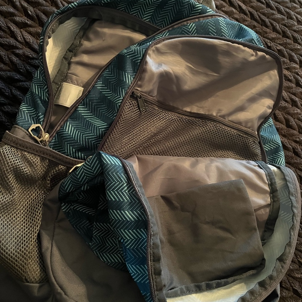 Adidas duffle bag and backpack. - Picture 13 of 16